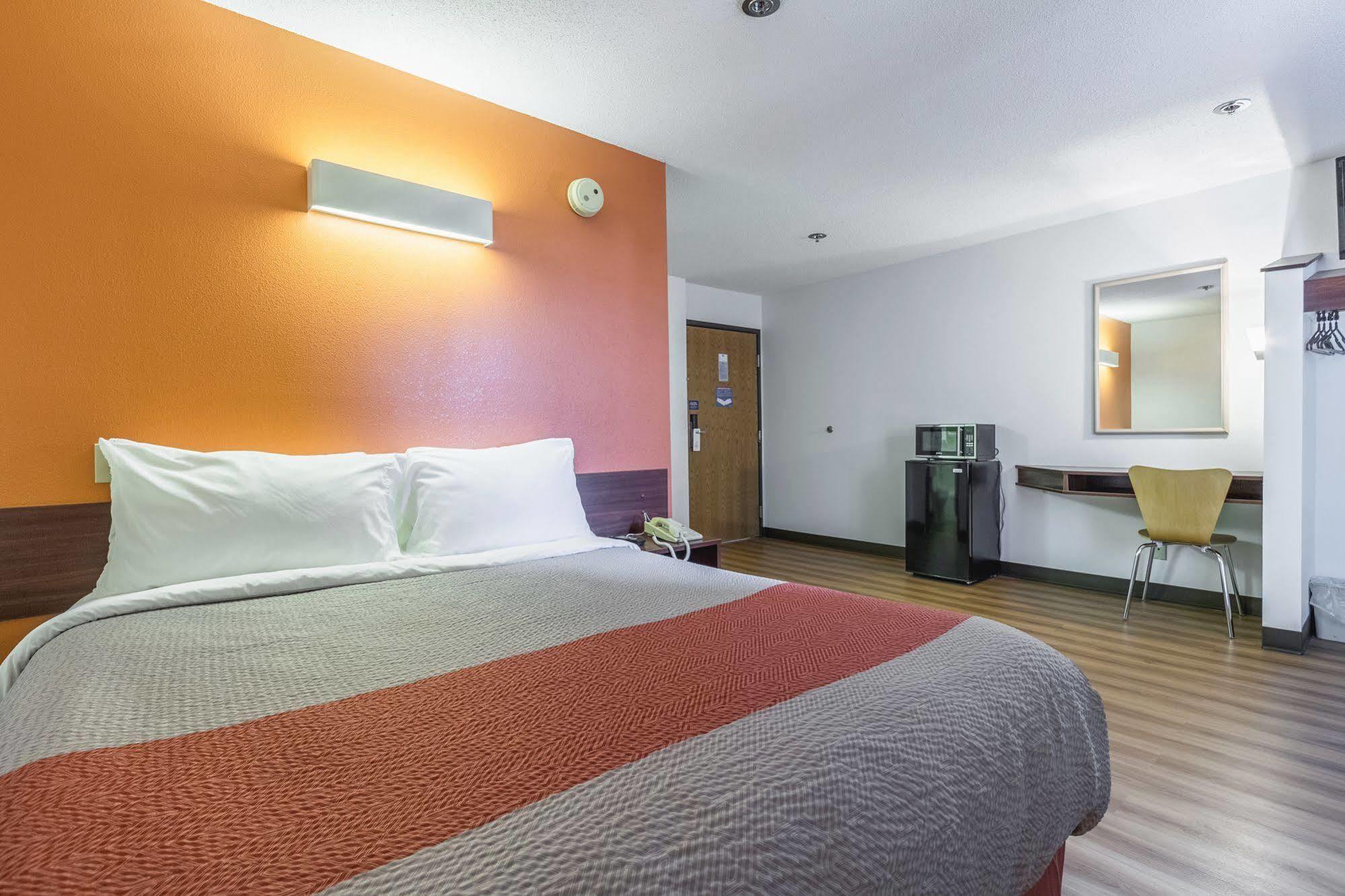 Hotel 6-streetsboro, Oh