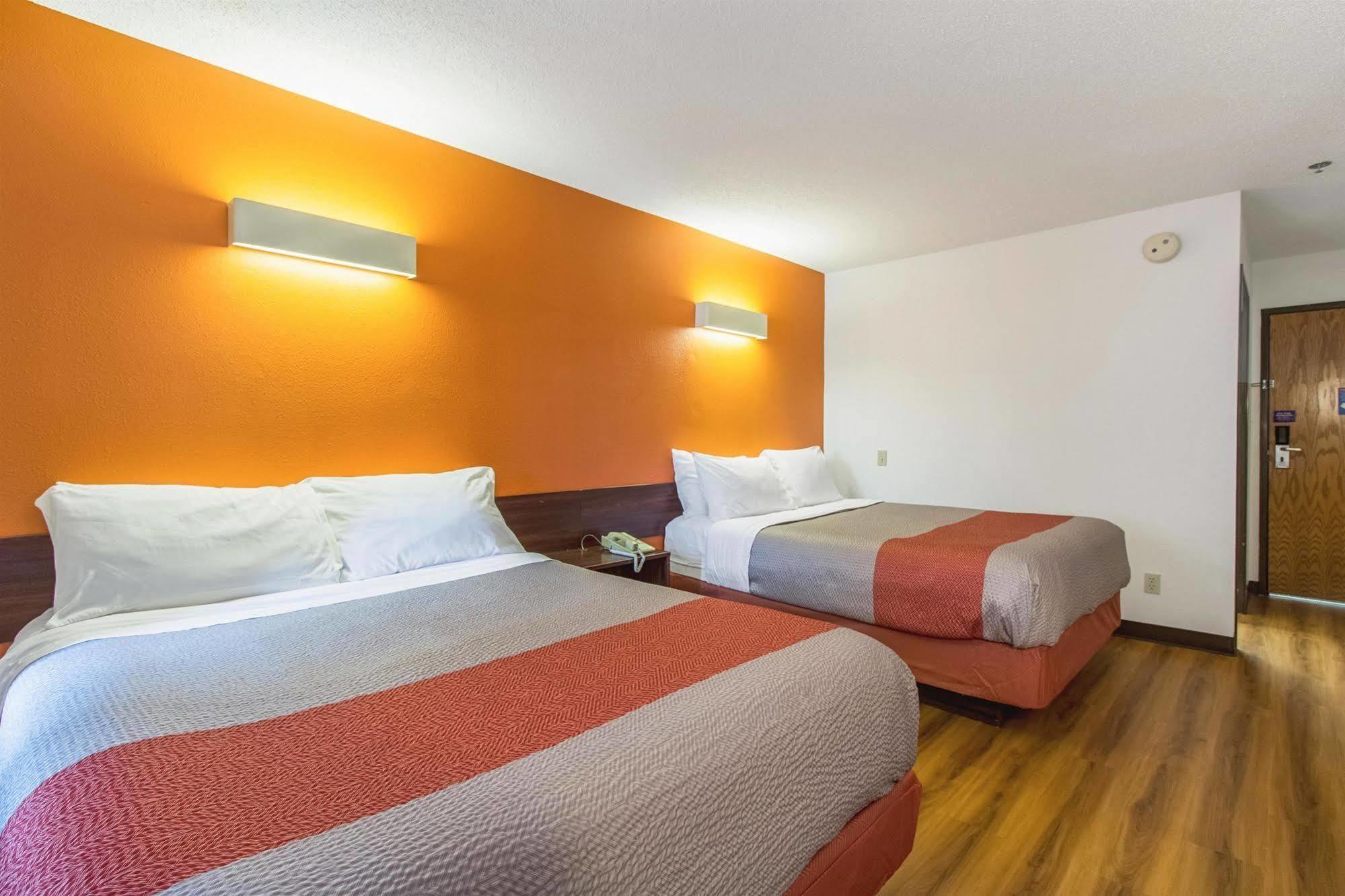 Hotel 6-streetsboro, Oh